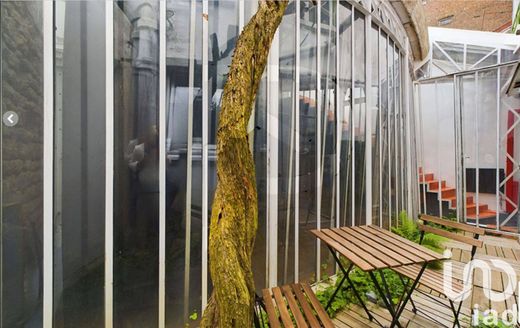 Kamienica w Belleville, Père-Lachaise, Ménilmontant, Paris