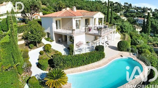 Villa a Roquebrune-sur-Argens, Var