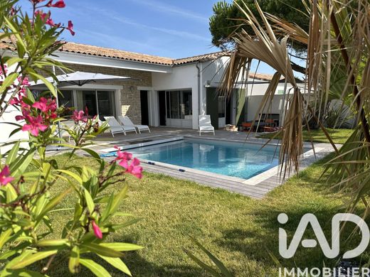 Villa in Rivedoux-Plage, Charente-Maritime