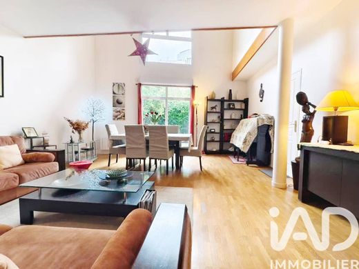 Apartment in Courbevoie, Hauts-de-Seine