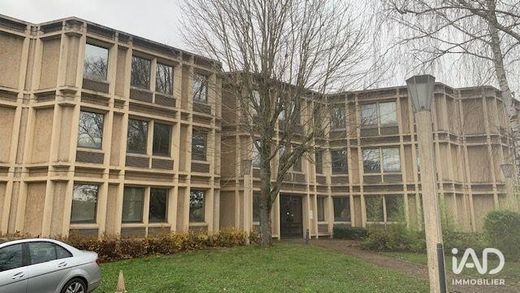 Office in Saint-Aubin-des-Bois, Eure-et-Loir