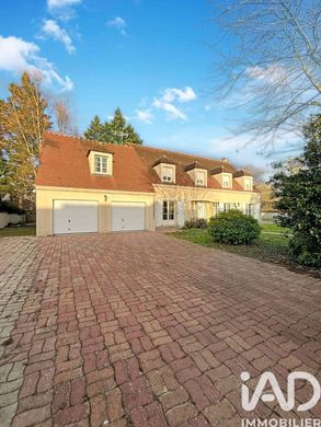 Villa in Chailly-en-Bière, Seine-et-Marne