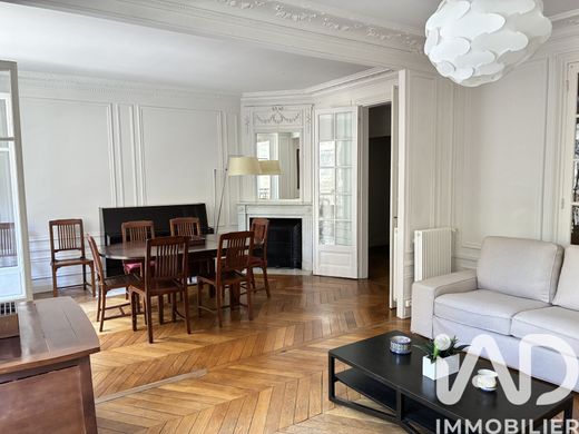 Apartment / Etagenwohnung in Motte-Picquet, Commerce, Necker, Paris
