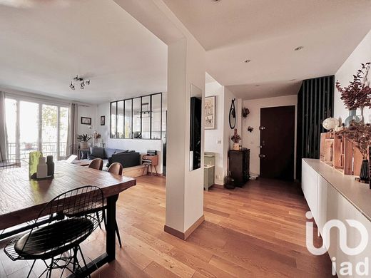 아파트 / Belleville, Père-Lachaise, Ménilmontant, Paris