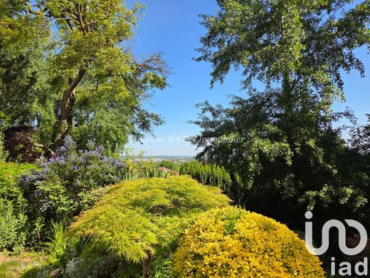 Villa in Le Port-Marly, Yvelines