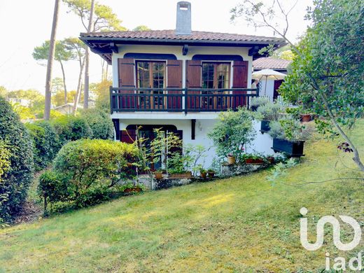 Villa in Lège-Cap-Ferret, Gironde