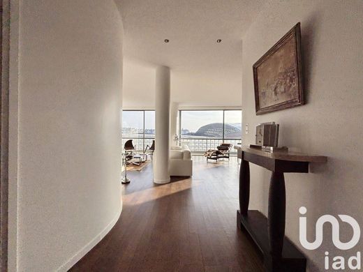 Apartment / Etagenwohnung in Boulogne-Billancourt, Hauts-de-Seine