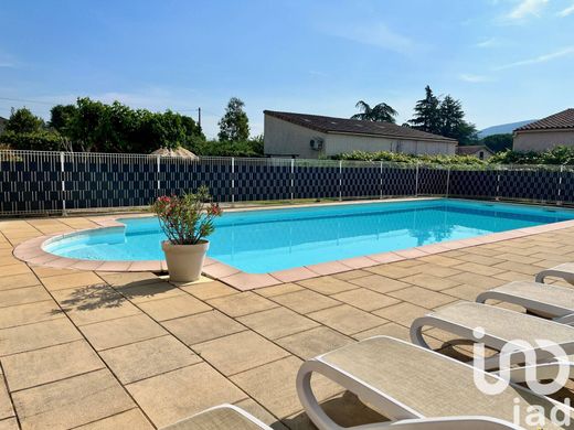 Edificio en Vallon-Pont-d'Arc, Ardeche