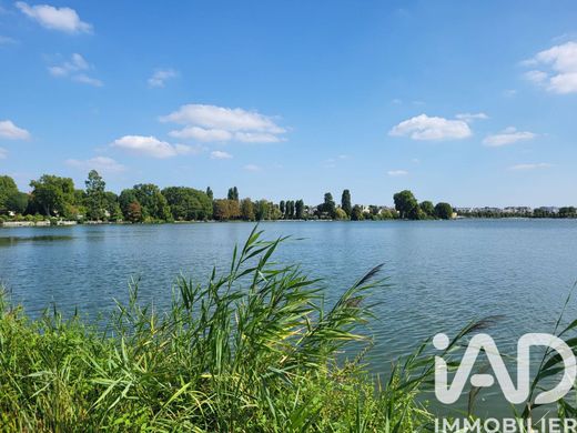Villa en Soisy-sous-Montmorency, Valle de Oise