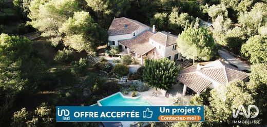 ‏וילה ב  נים, Gard