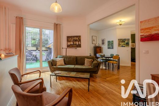 Apartment in Tour Eiffel, Invalides – Ecole Militaire, Saint-Thomas d’Aquin, Paris