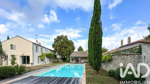 Villa in Dompierre-sur-Mer, Charente-Maritime