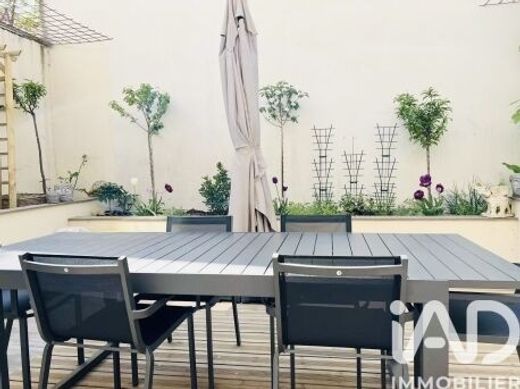 ‏בניין ב  Vitry-sur-Seine, Val-de-Marne