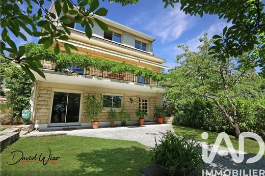Villa in Fontenay-aux-Roses, Hauts-de-Seine