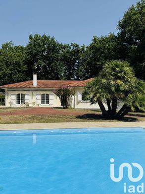 Saint-Sulpice-de-Royan, Charente-Maritimeのヴィラ