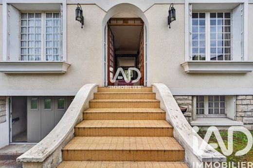 Villa in Saint-Maur-des-Fossés, Val-de-Marne