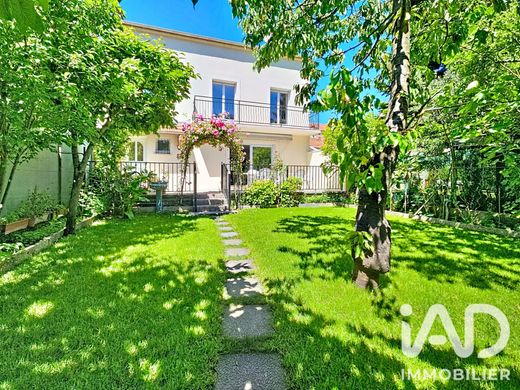 Villa in Montreuil, Seine-Saint-Denis
