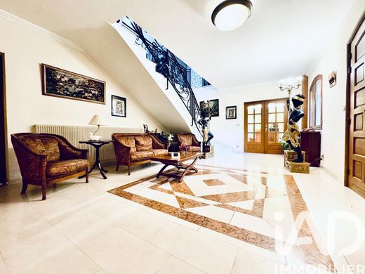 Villa in Château-Thierry, Aisne