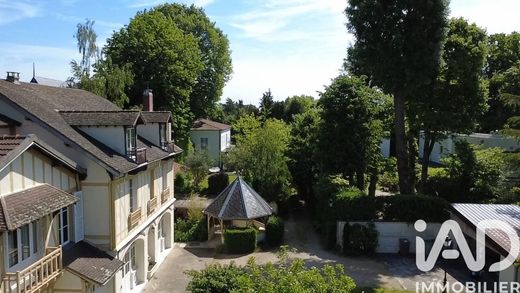 Willa w Vaucresson, Hauts-de-Seine