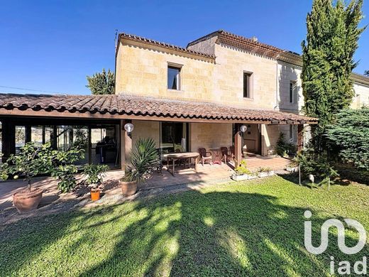 Villa in Saint-Sulpice-de-Faleyrens, Gironde