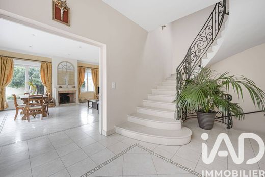 Villa in Chatou, Yvelines