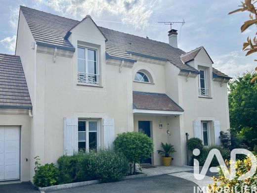 Villa in Eaubonne, Val d'Oise
