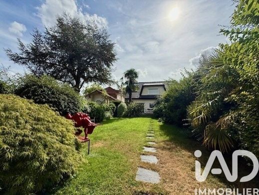 Villa in Garches, Hauts-de-Seine