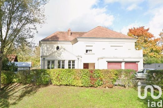 Villa in Bailly-Romainvilliers, Seine-et-Marne