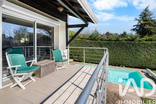 Villa in Cailloux-sur-Fontaines, Rhône