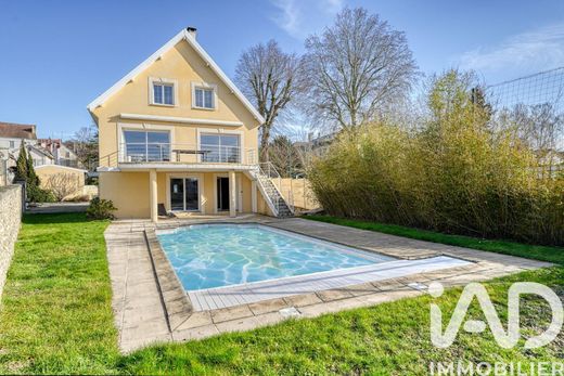 Villa in Triel-sur-Seine, Yvelines