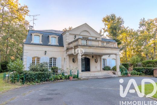 Villa in Lamorlaye, Oise