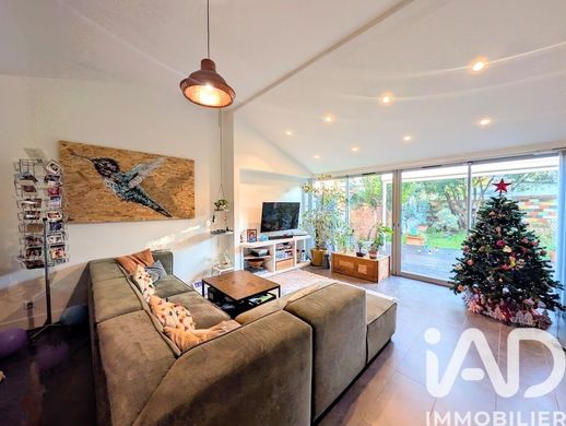 Villa in Bordeaux, Gironde