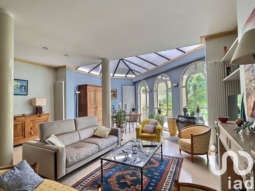 Villa in Bordeaux, Gironde