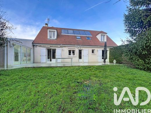 Willa w Favières, Seine-et-Marne