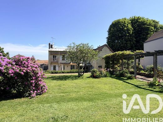 Villa in Montfort-l'Amaury, Yvelines