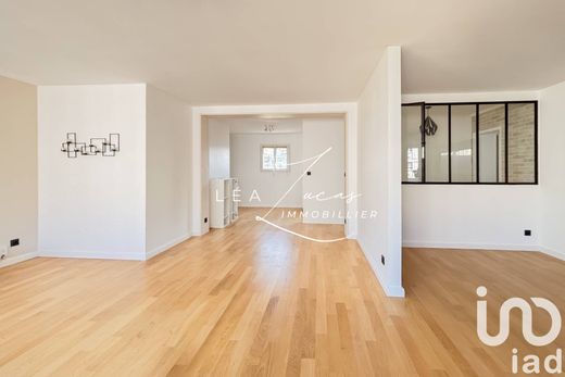 아파트 / Buttes-Chaumont, Villette, Bas Belleville, Paris