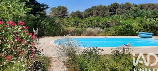 Villa in Les Pennes-Mirabeau, Bouches-du-Rhône