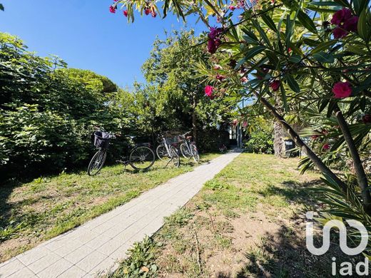 Villa in Les Portes-en-Ré, Charente-Maritime