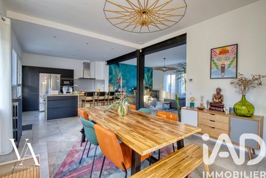 Villa a Enghien-les-Bains, Val d'Oise