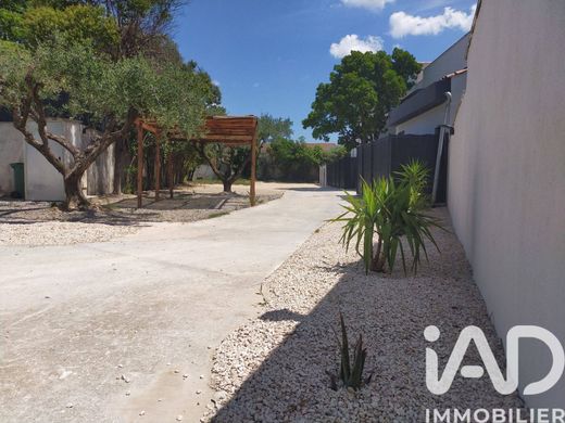 토지 / Nîmes, Gard