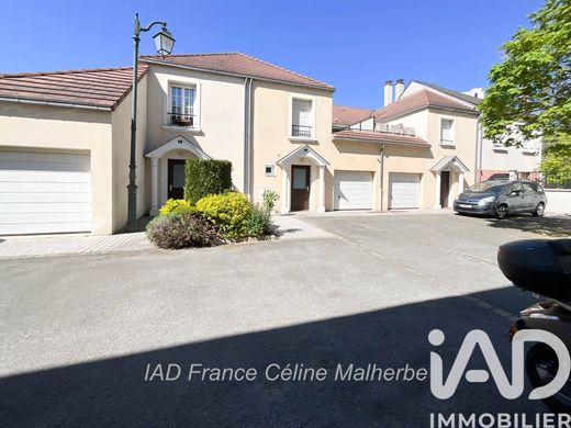 Villa in Asnières-sur-Seine, Hauts-de-Seine