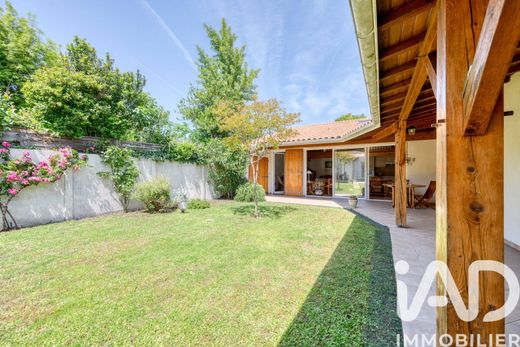 Villa in Bordeaux, Gironde