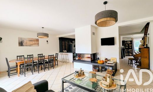 Villa in Choisel, Yvelines