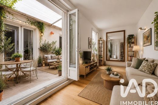 Apartment in Montmartre, Abbesses, Grandes-Carrières, Paris