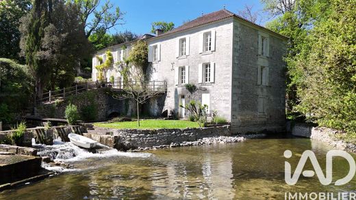 Willa w Gensac-la-Pallue, Charente