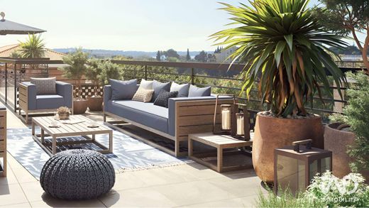 Apartment / Etagenwohnung in Vallauris, Alpes-Maritimes