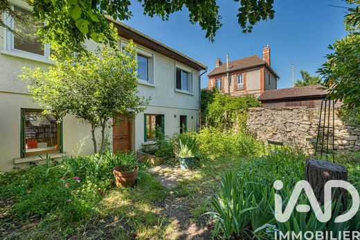 Villa in Bois-Colombes, Hauts-de-Seine