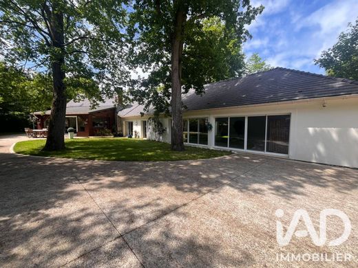 Villa in Bois-le-Roi, Seine-et-Marne