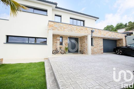 Willa w Aureville, Upper Garonne