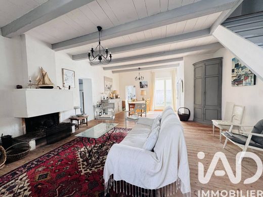 Villa in Les Portes-en-Ré, Charente-Maritime